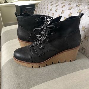 Adorable black wedge booties!